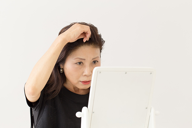 つむじが薄いと感じたら 女性の薄毛の原因と対策 薄毛対策室