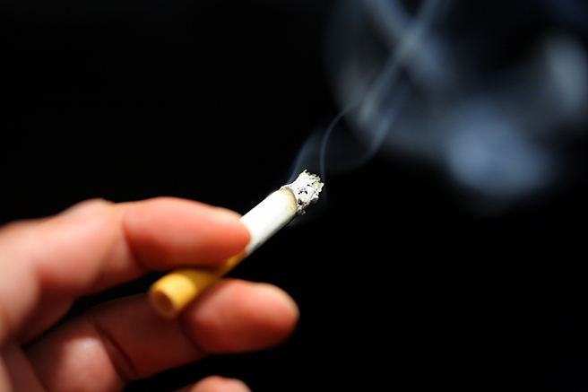 薄毛を促進する原因に タバコと薄毛の関係 薄毛対策室 薄毛を促進する原因に タバコと薄毛の関係 薄毛対策室