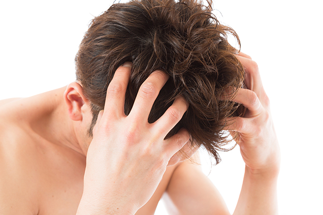 頭のかゆみが辛い 薄毛 抜け毛 を進行させているのはフケの発生 薄毛対策室