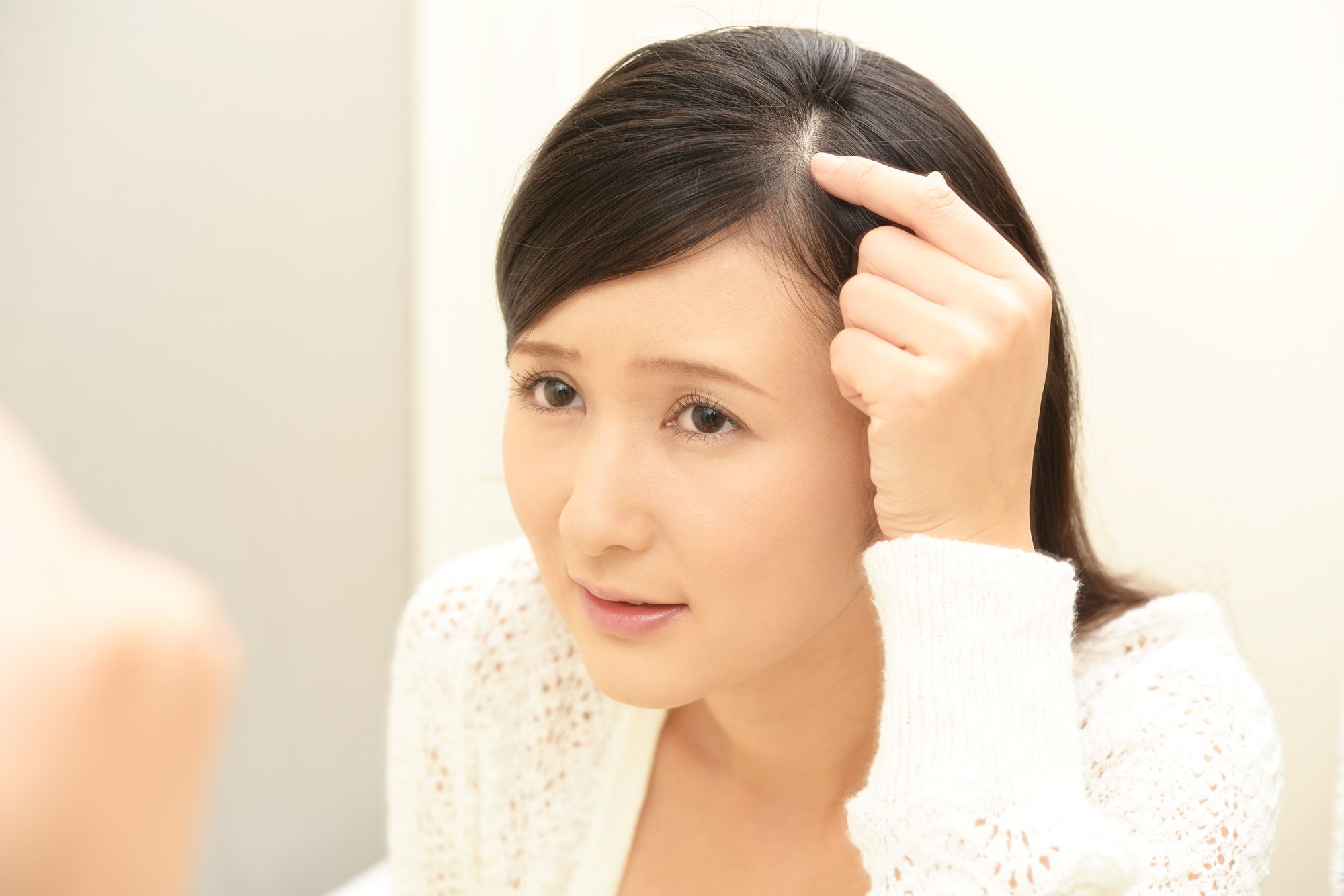女性の抜け毛の原因や種類は 皮膚科で治療はできるの 薄毛対策室