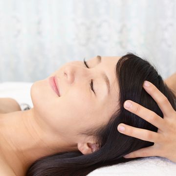 頭皮が硬いと薄毛につながる？硬くなる原因と柔らかくする方法とは？